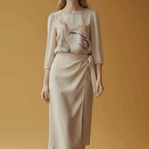 Blusa Viscose com Estampa Abstrata e Gola de Pérolas